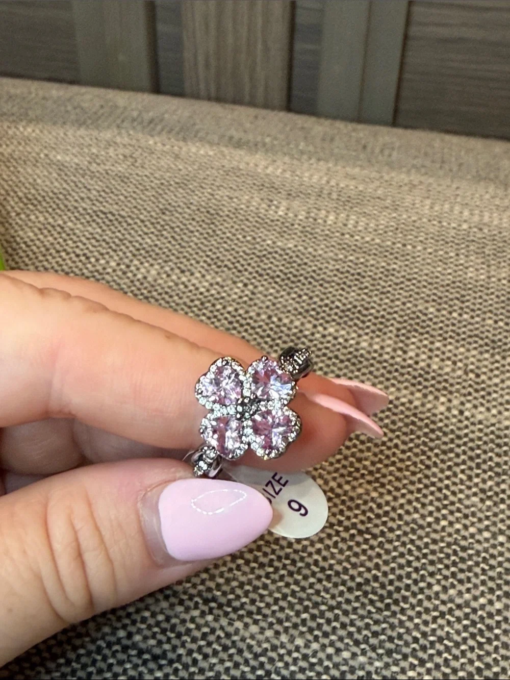 Bomb Party August 2026 Four-Leaf Pink Clover ring - Hematite Plating